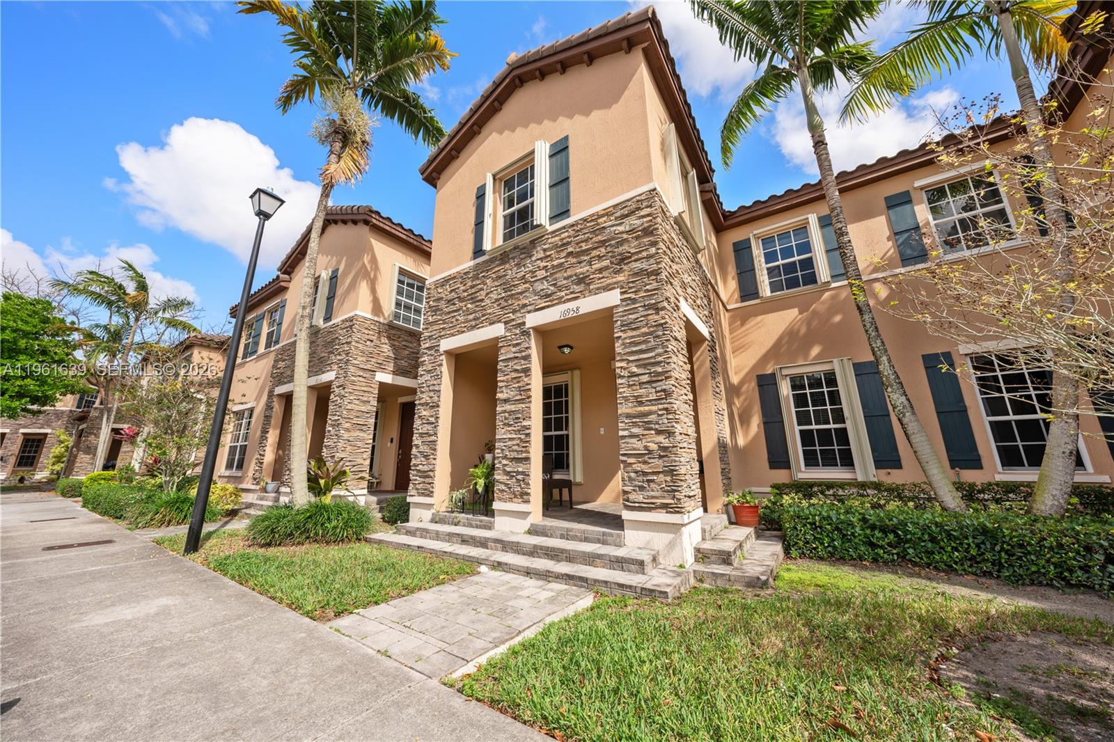 KENDALL COMMONS RESIDENTI - Residential