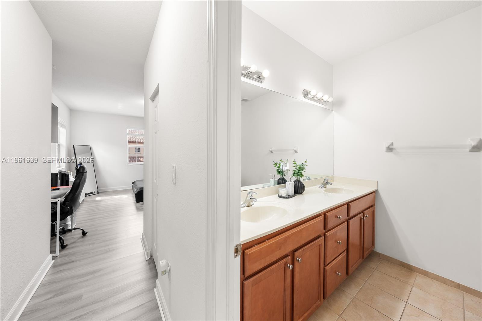 KENDALL COMMONS RESIDENTI - Residential