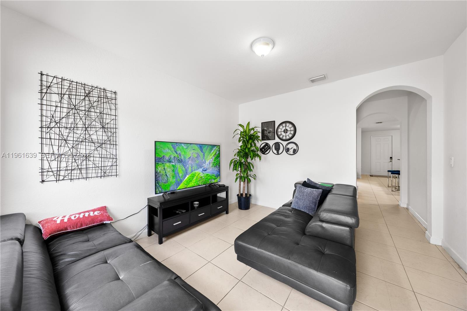 KENDALL COMMONS RESIDENTI - Residential