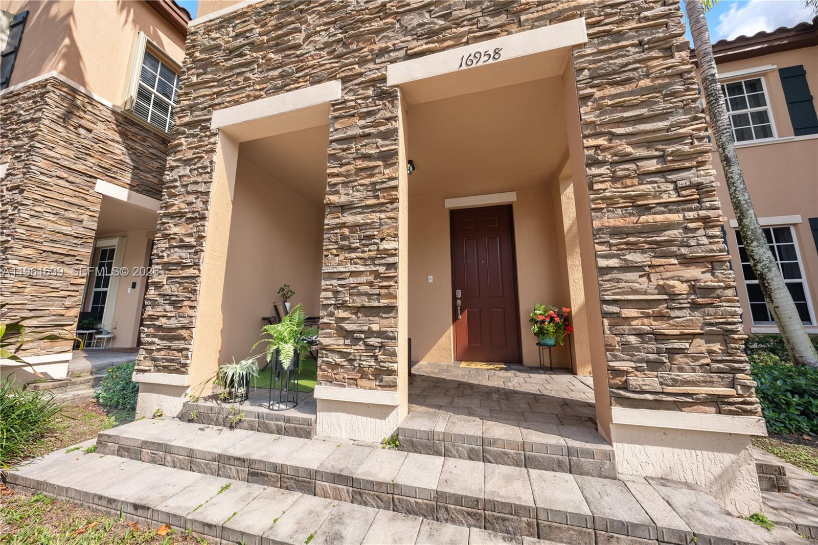 KENDALL COMMONS RESIDENTI - Residential