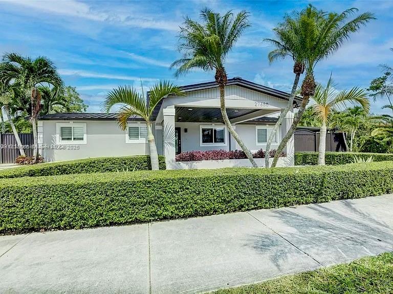 Beautiful Home for rent, Totally remodeled over 2000 sq ft one story home, big back yard with plenty of parking, new roof, new appliances.