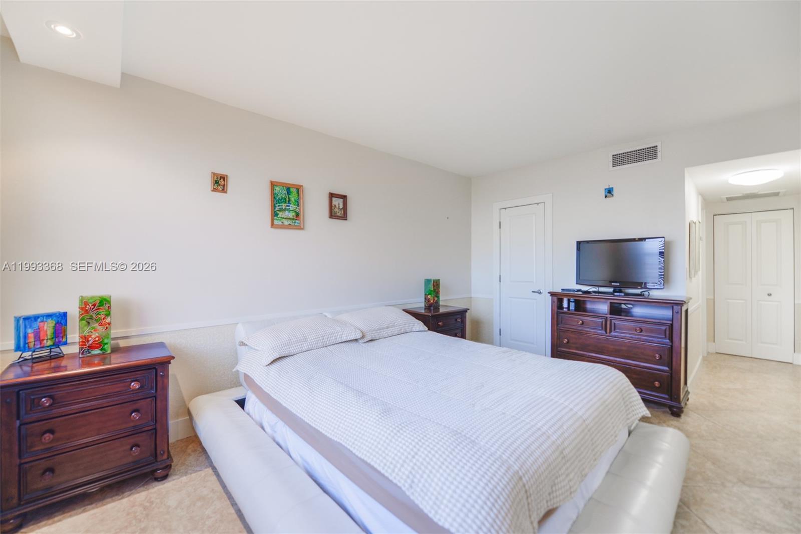 HEMISPHERES CONDO - Residential Lease