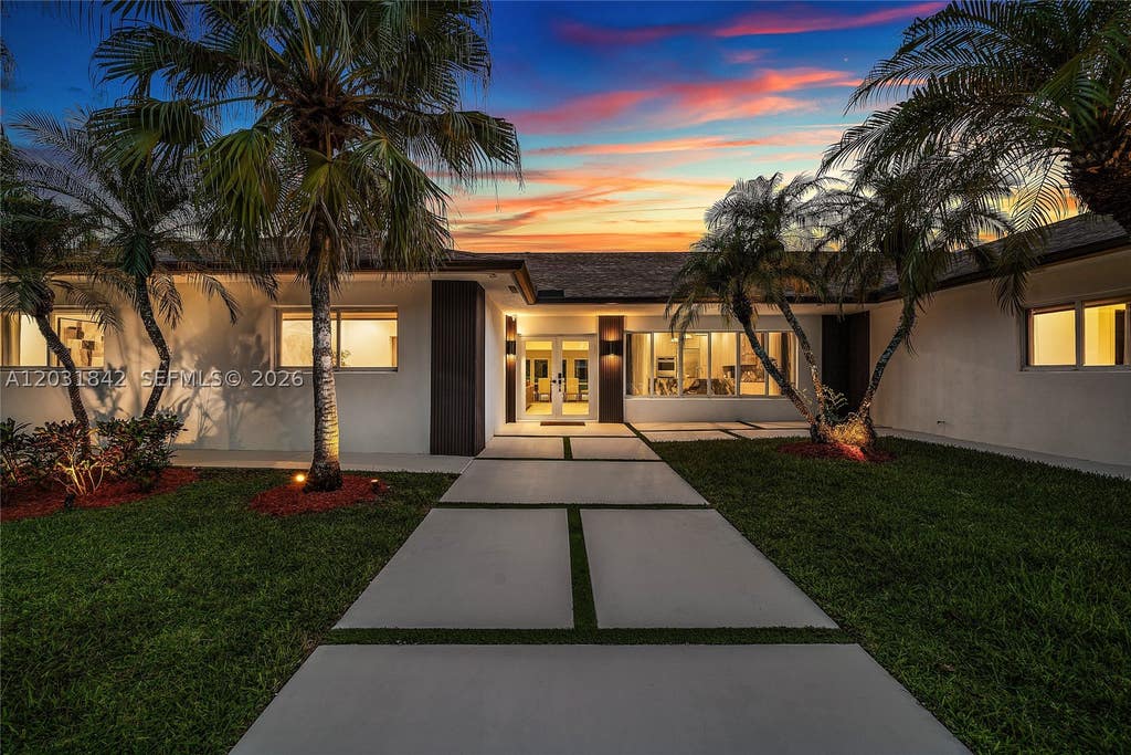 Photo of 13900 Mustang Trl, Southwest Ranches, FL 33330 (MLS # A12031842)