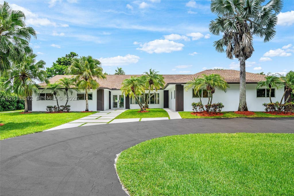 Photo of 13900 Mustang Trl, Southwest Ranches, FL 33330 (MLS # A12031842)