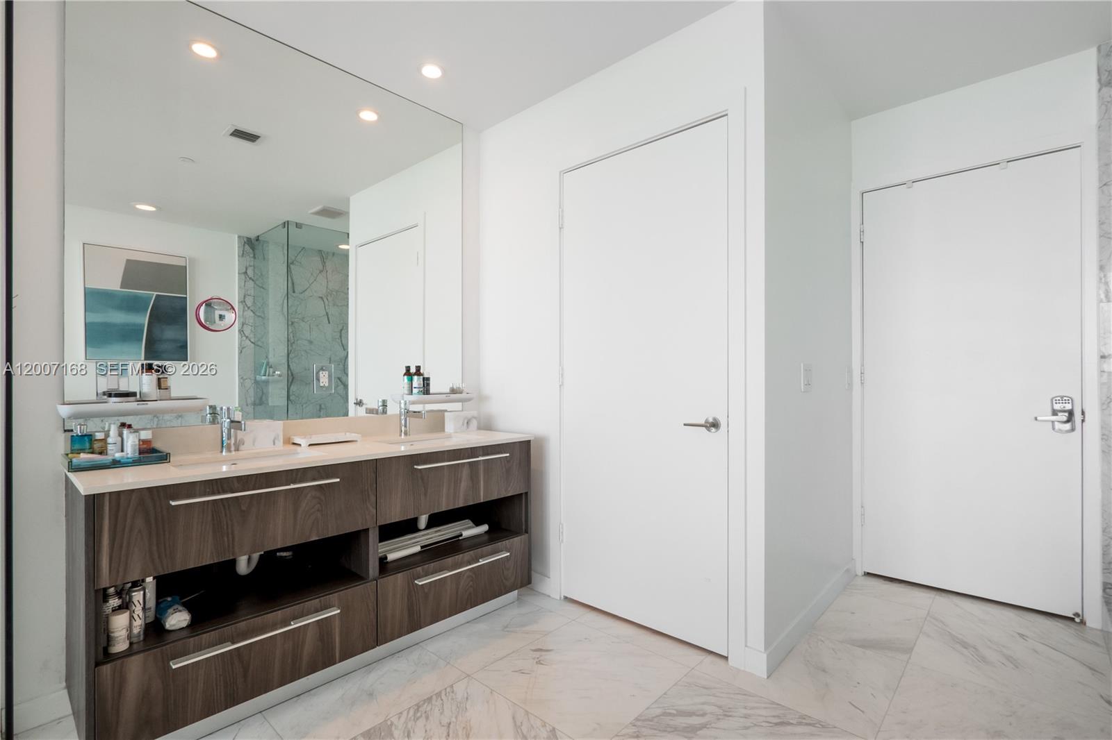 GRAN PARAISO CONDO - Residential