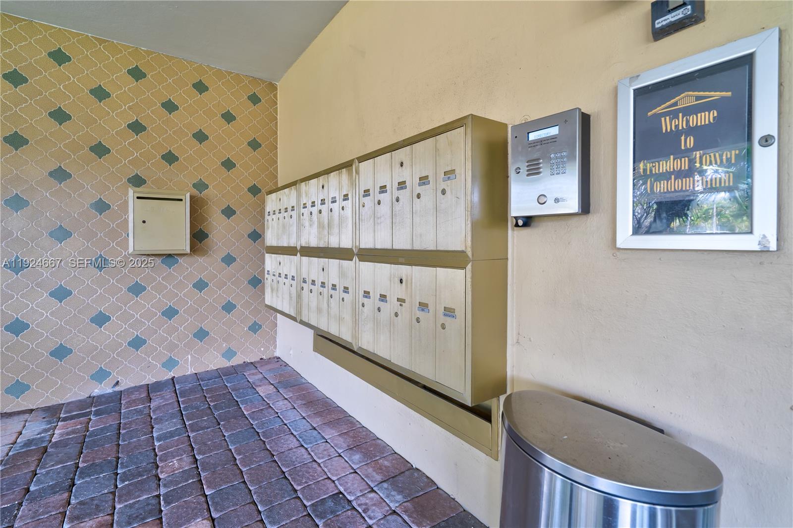 CRANDON TOWER CONDO - Residential