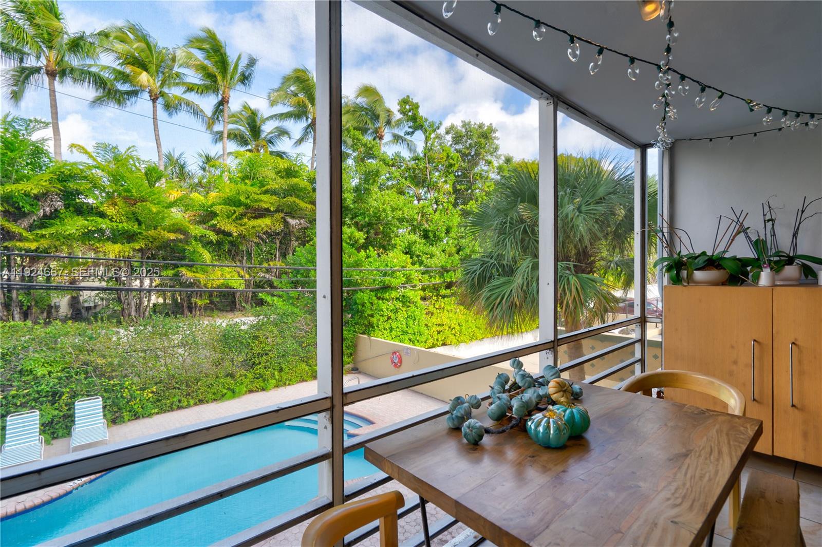 CRANDON TOWER CONDO - Residential