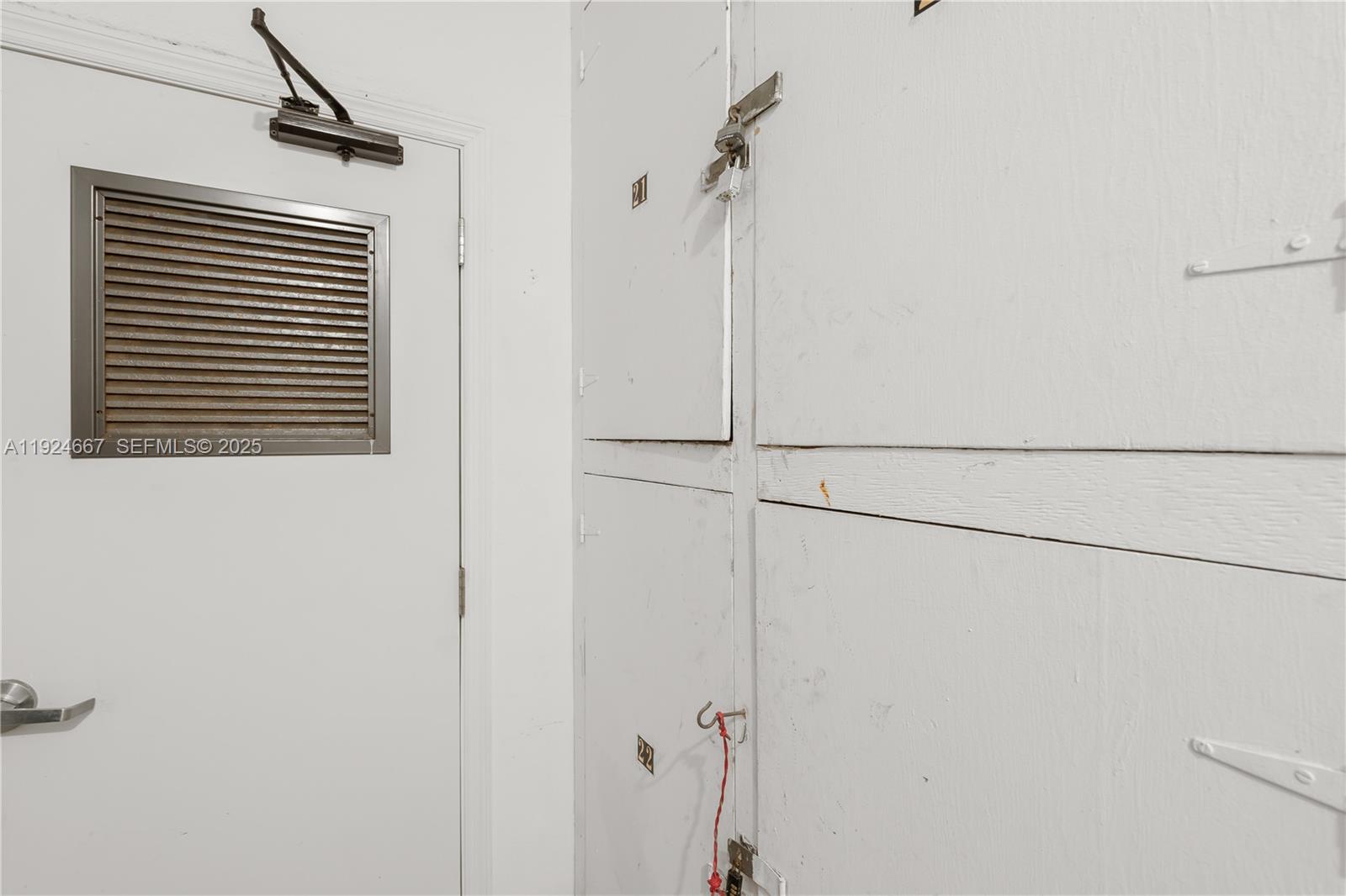 CRANDON TOWER CONDO - Residential