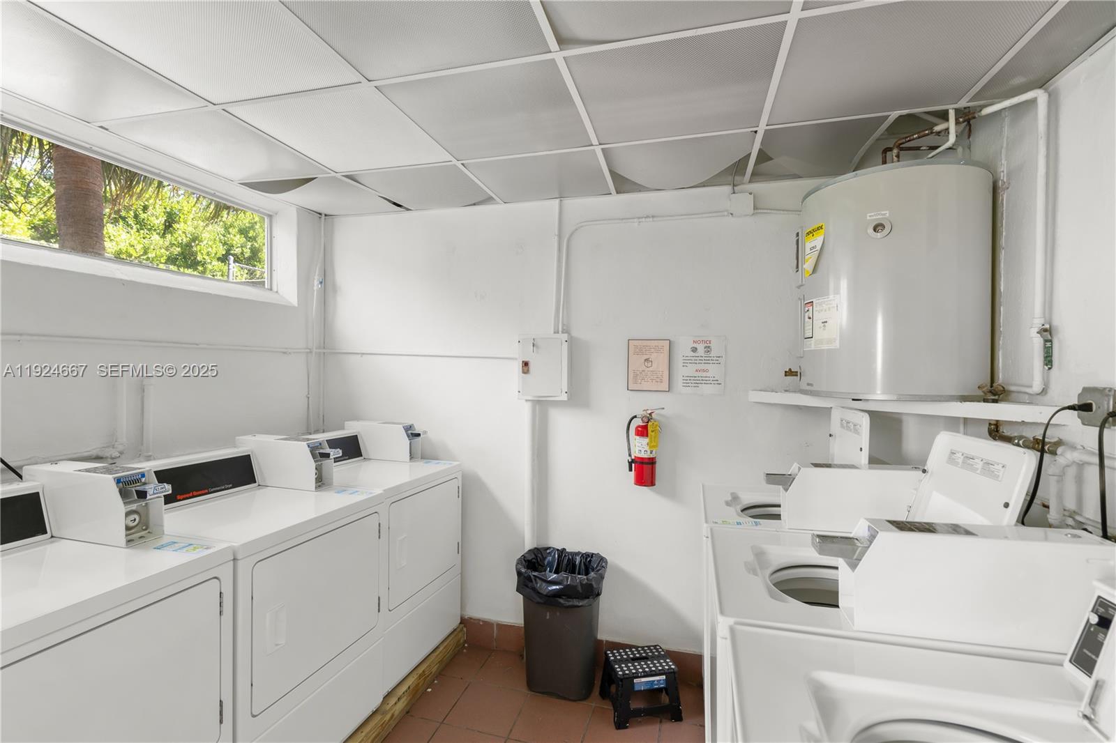 CRANDON TOWER CONDO - Residential