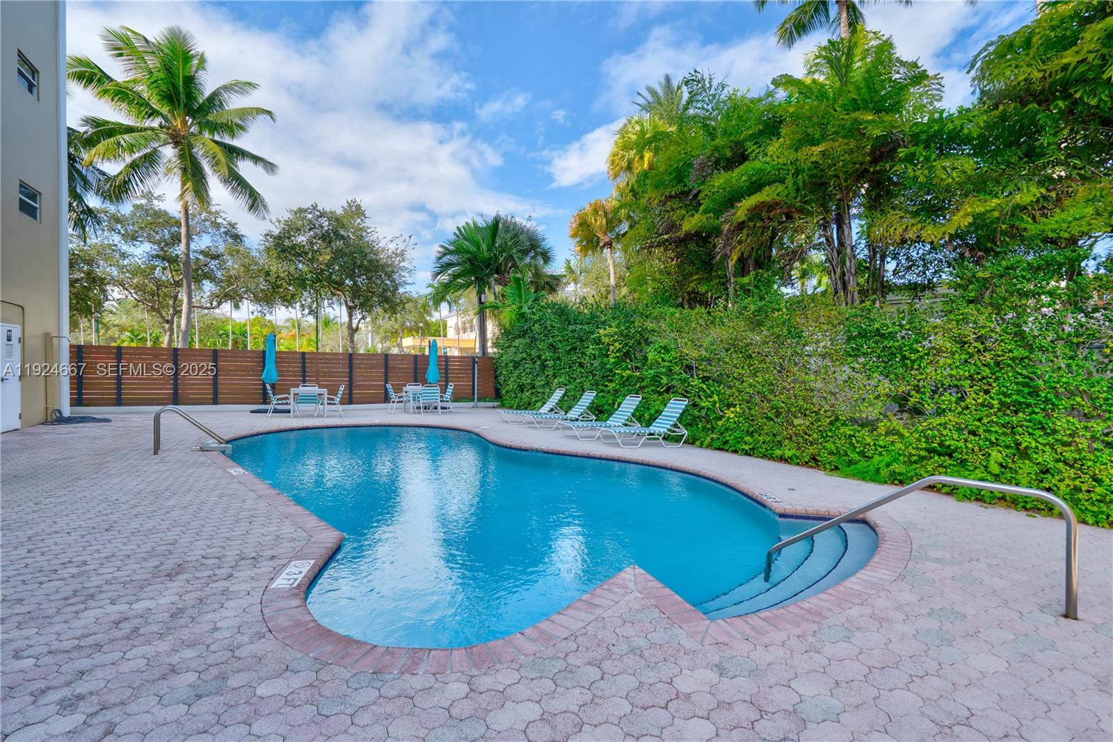 CRANDON TOWER CONDO - Residential