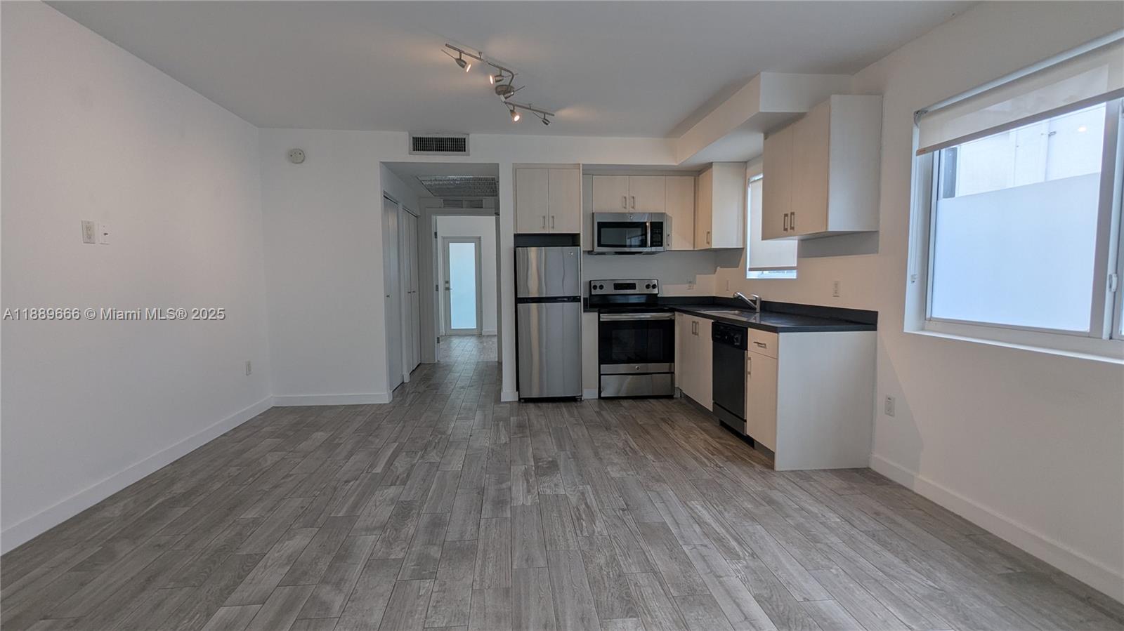 1035 EUCLID CONDO - Residential Lease