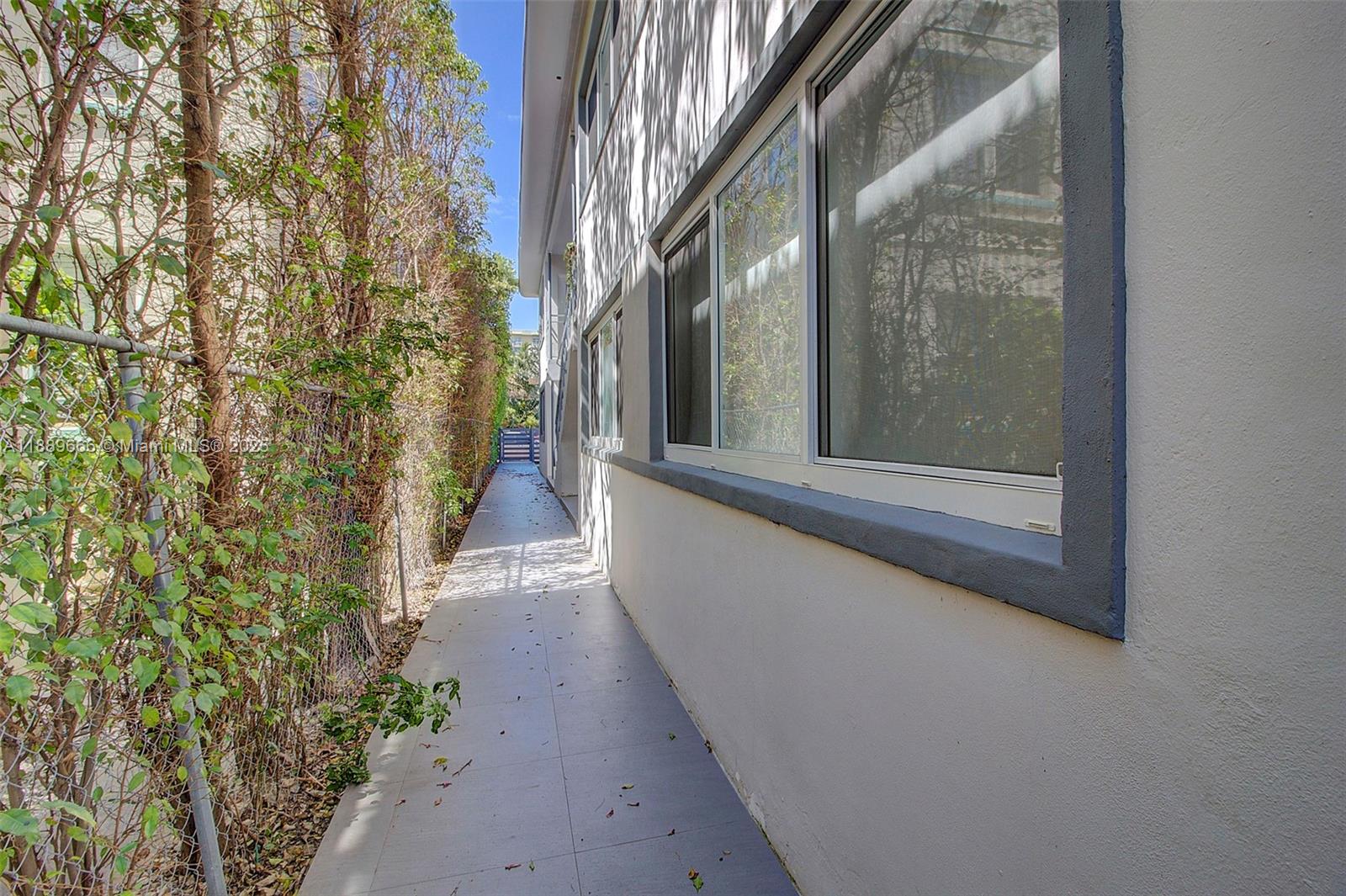 1035 EUCLID CONDO - Residential Lease