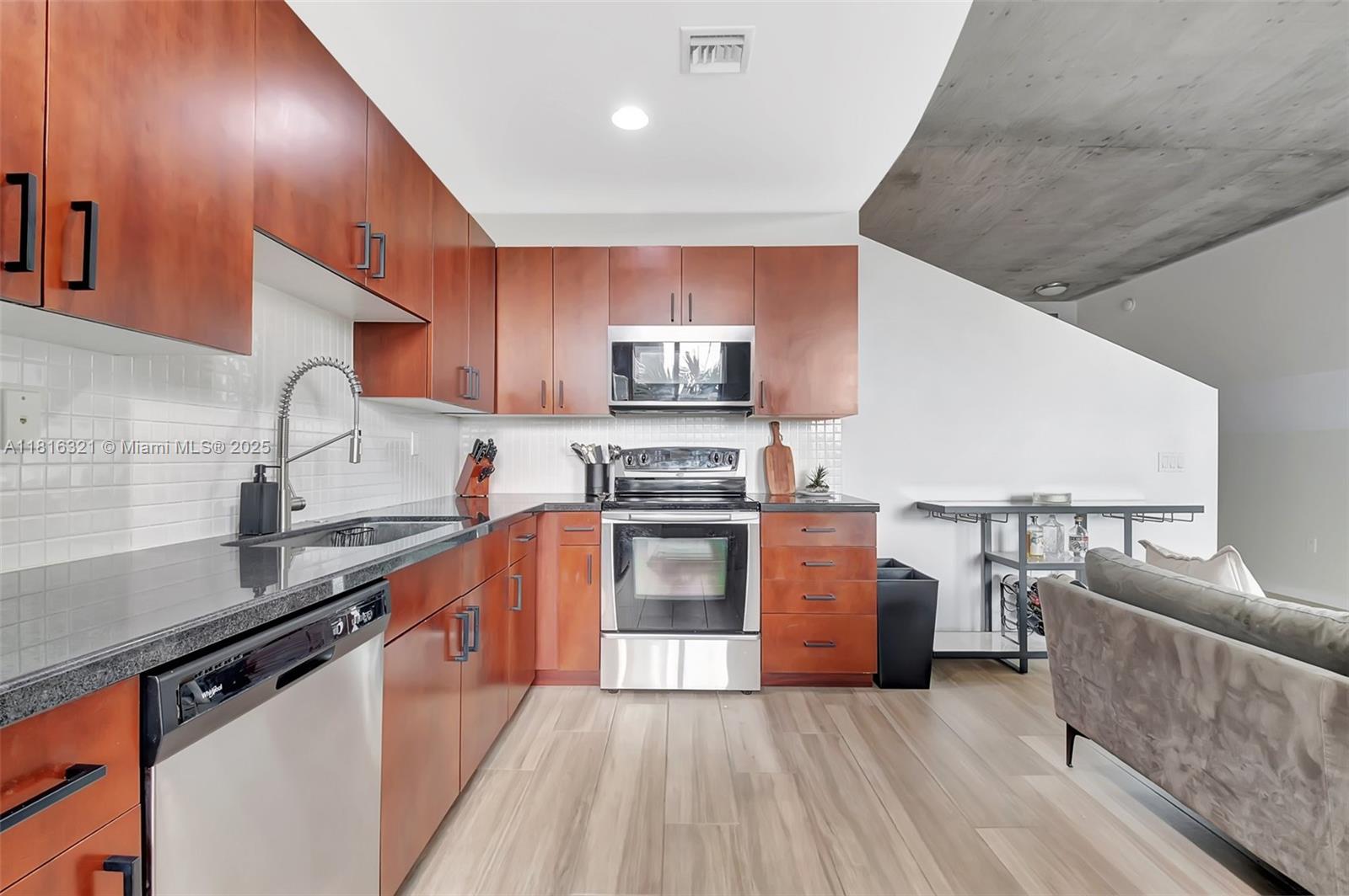 EDGE CONDO - Residential
