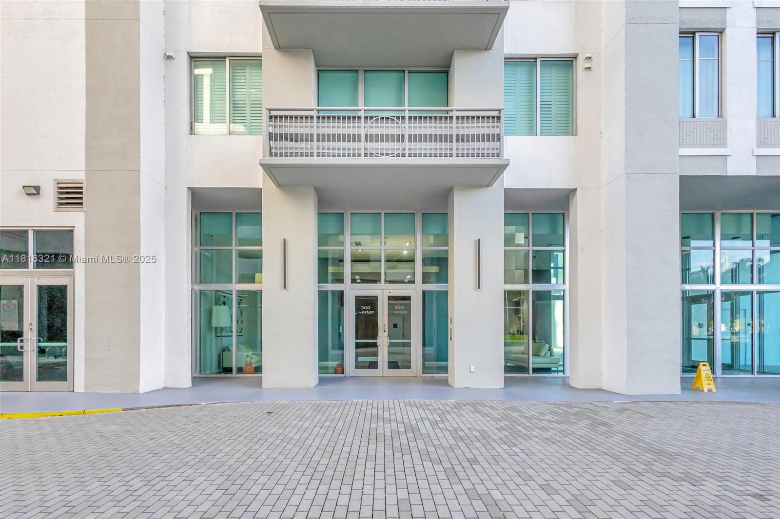 EDGE CONDO - Residential