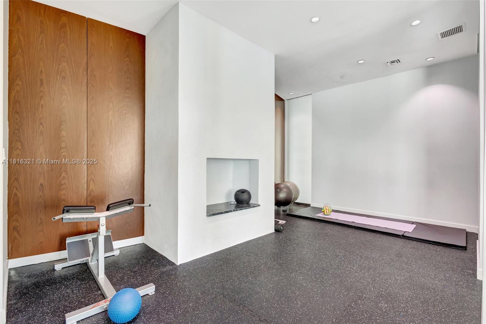 EDGE CONDO - Residential