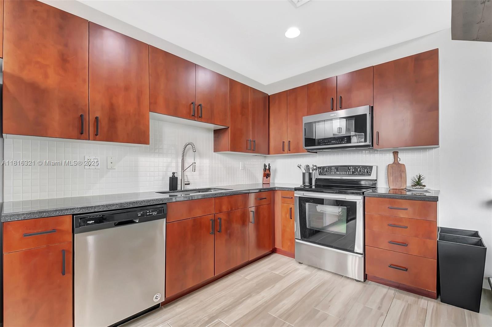 EDGE CONDO - Residential