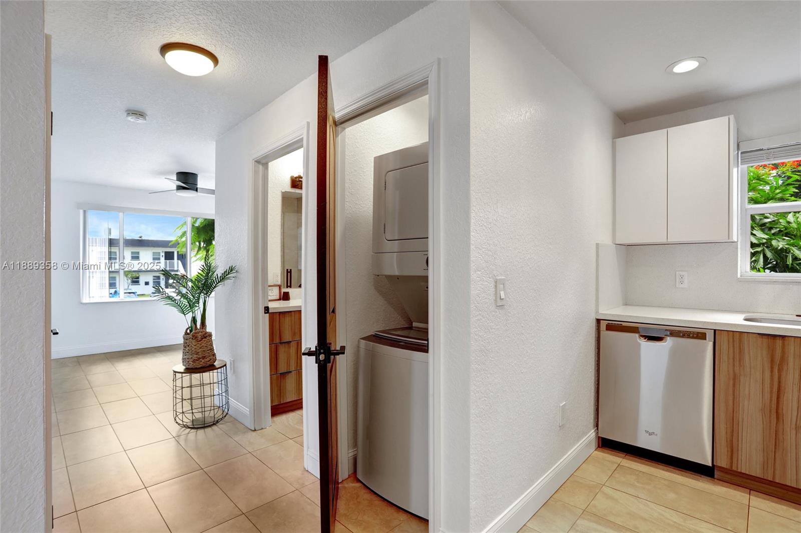 OAKLAND PARK SECOND ADD - Residential Lease