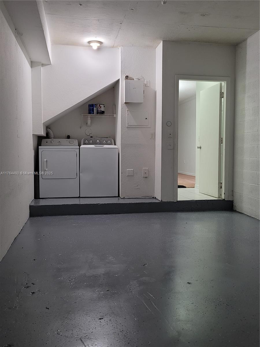 AVENTINE AT MIRAMAR BLDG - Residential Lease