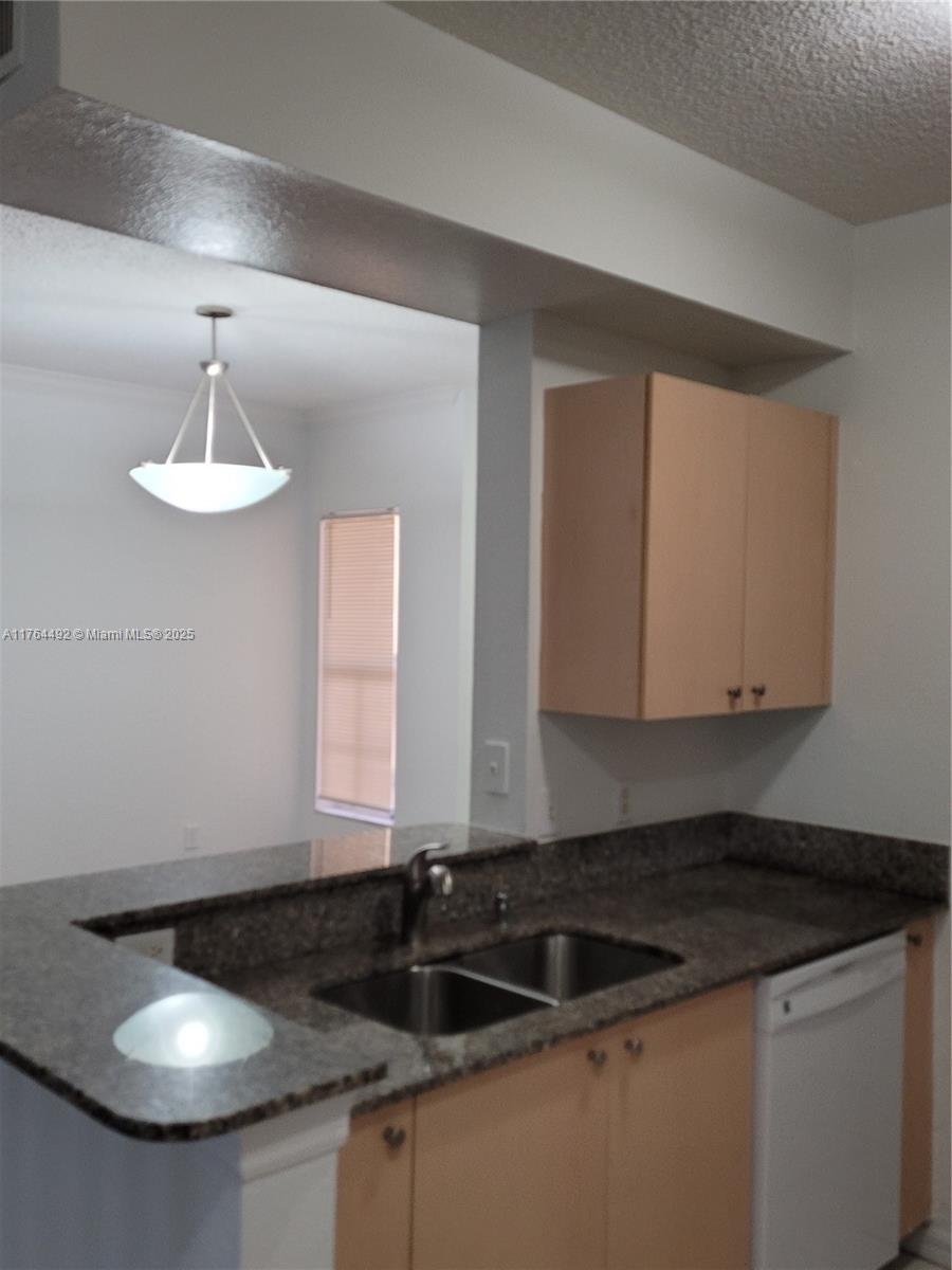 AVENTINE AT MIRAMAR BLDG - Residential Lease