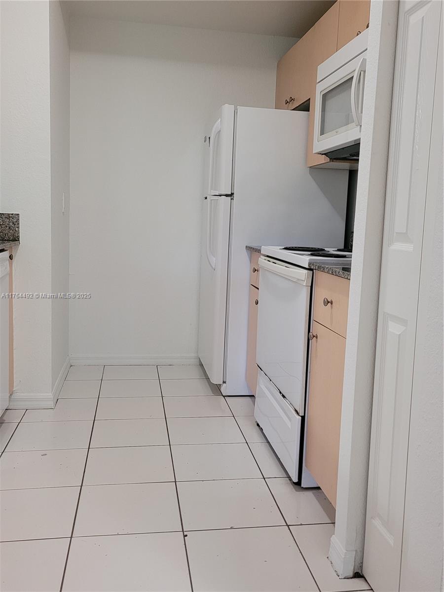 AVENTINE AT MIRAMAR BLDG - Residential Lease