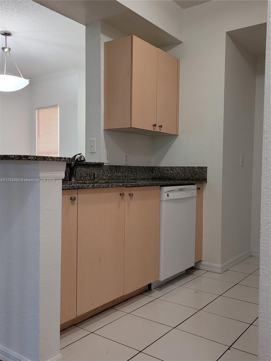 AVENTINE AT MIRAMAR BLDG - Residential Lease