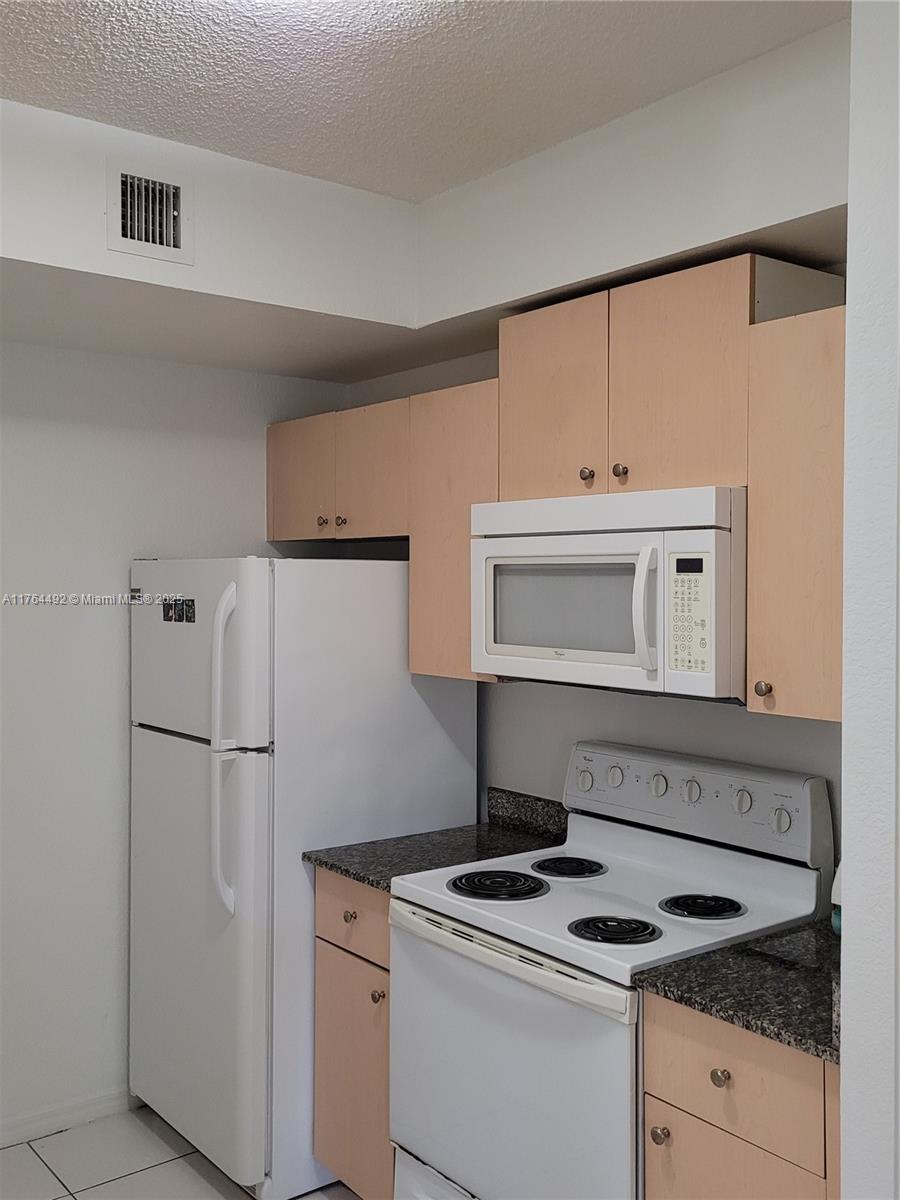 AVENTINE AT MIRAMAR BLDG - Residential Lease