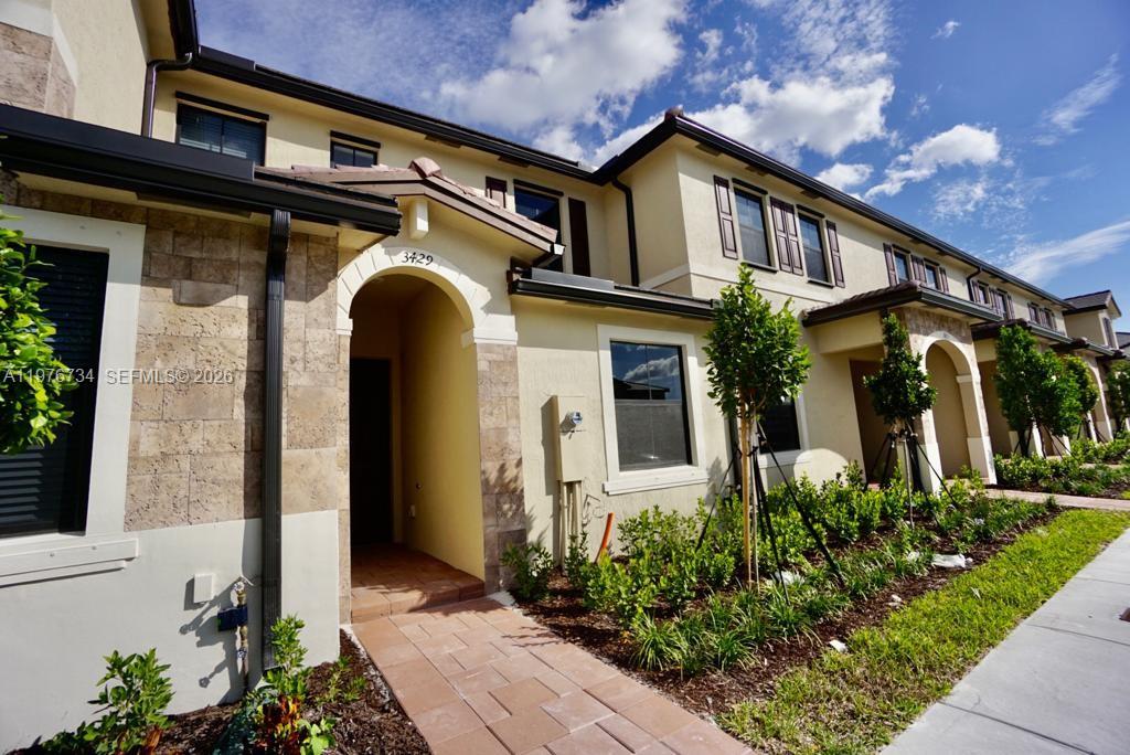 Aquabella - Residential Lease