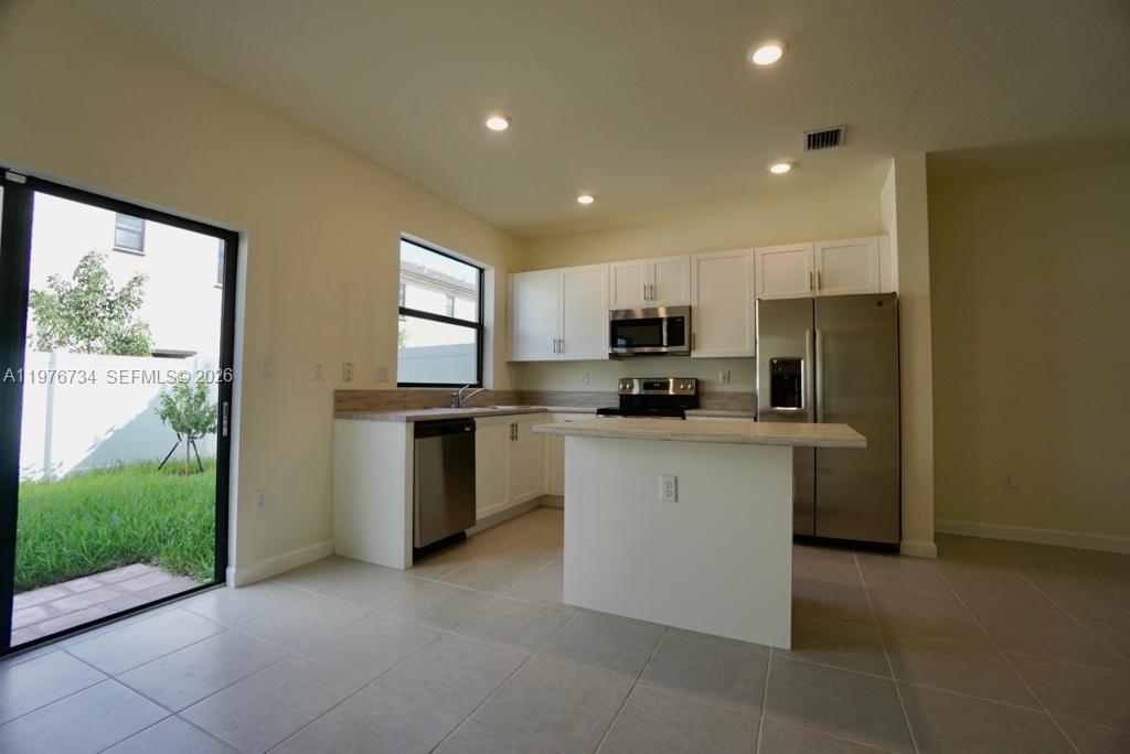 Aquabella - Residential Lease