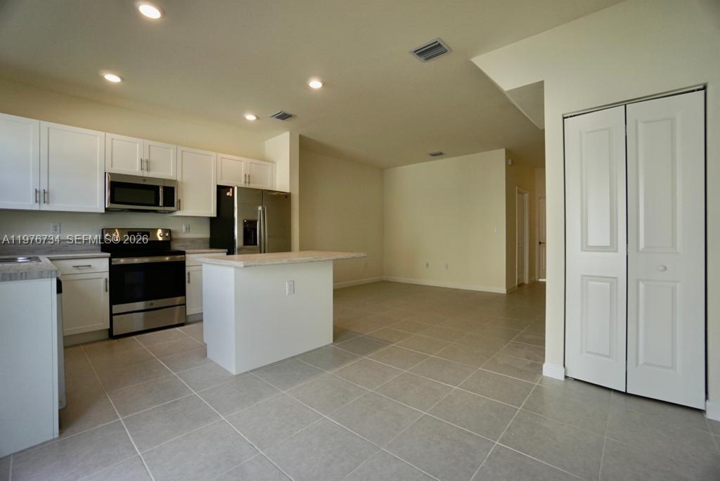 Aquabella - Residential Lease