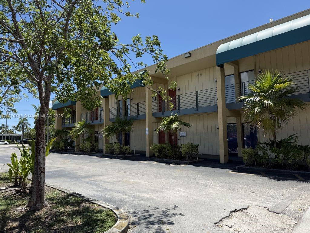 View photos, virtual tours, details... 2331 N State Road 7 109