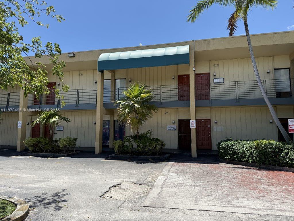 View photos, virtual tours, details... 2331 N State Road 7 109