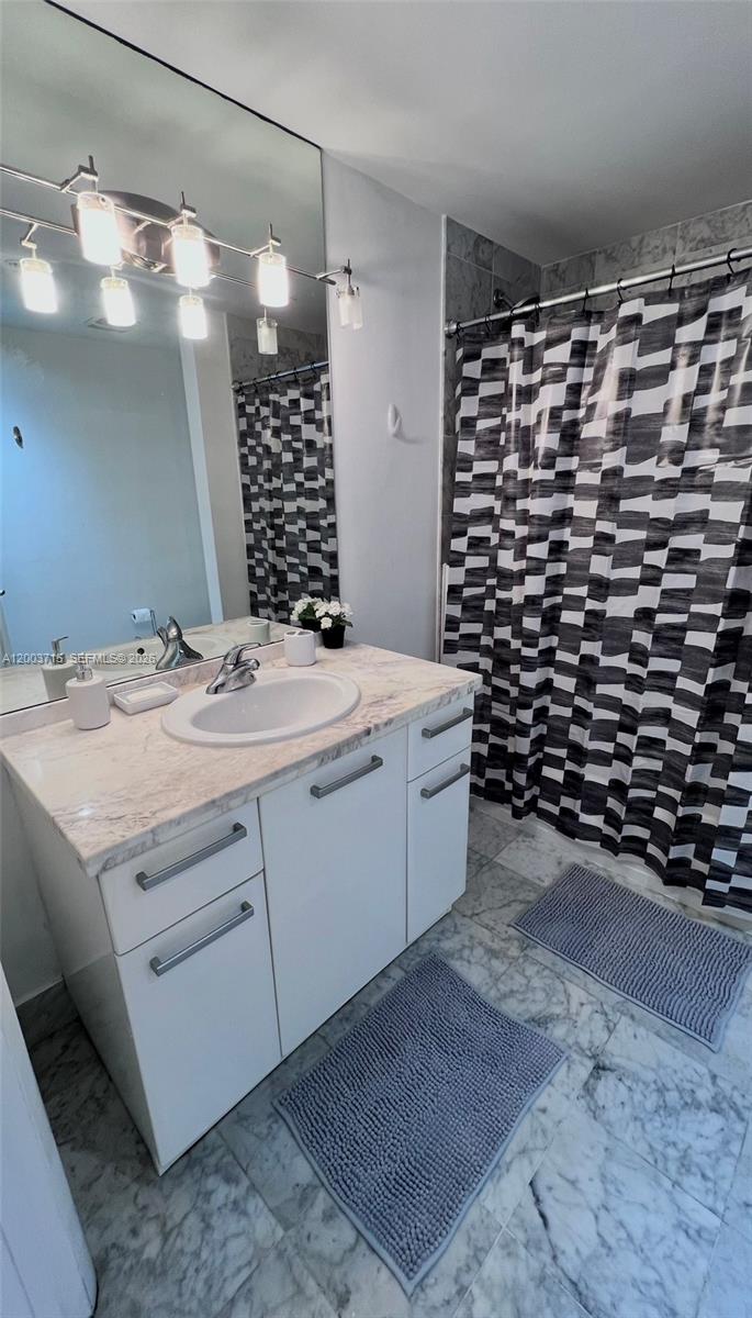 VIZCAYNE NORTH CONDO - Residential Lease