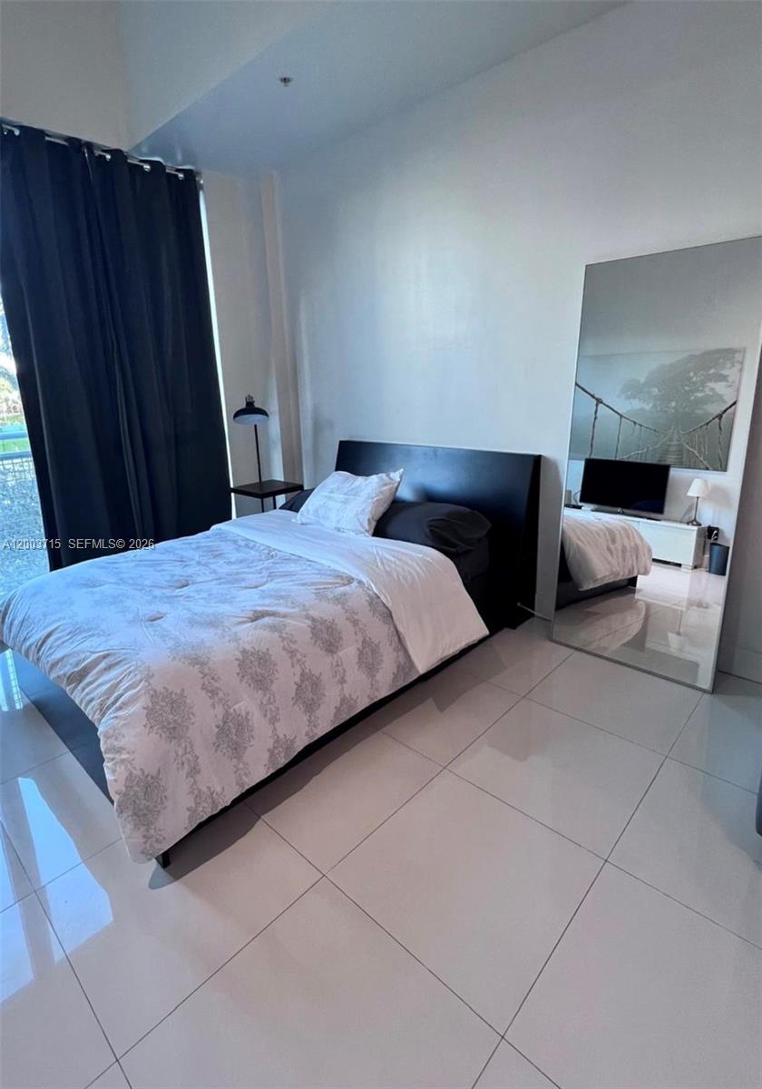 VIZCAYNE NORTH CONDO - Residential Lease