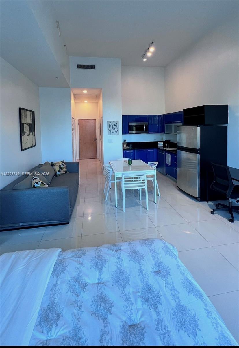 VIZCAYNE NORTH CONDO - Residential Lease