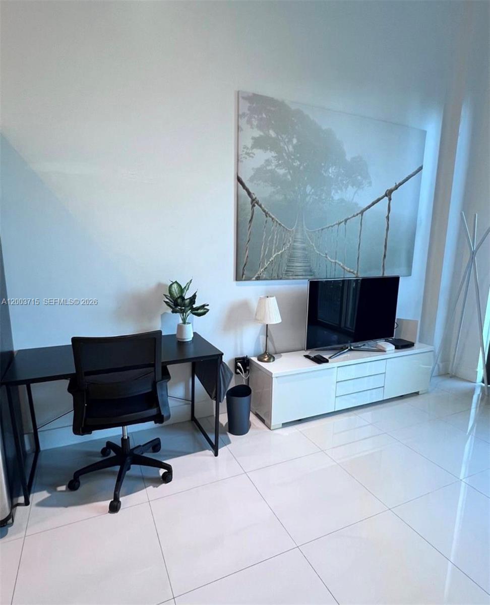 VIZCAYNE NORTH CONDO - Residential Lease
