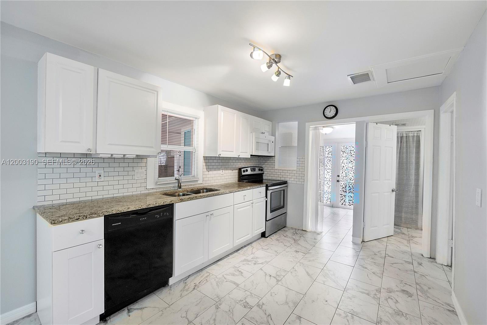 OAKLAND PARK SECOND ADD - Residential Lease