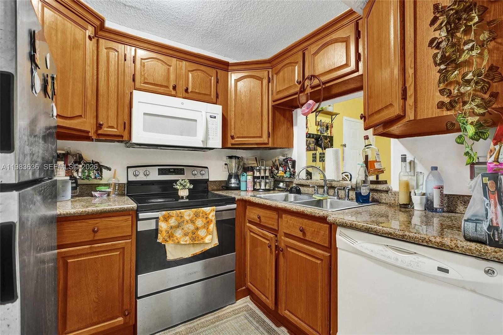 FONTAINEBLEAU GARDENS CON - Residential Lease