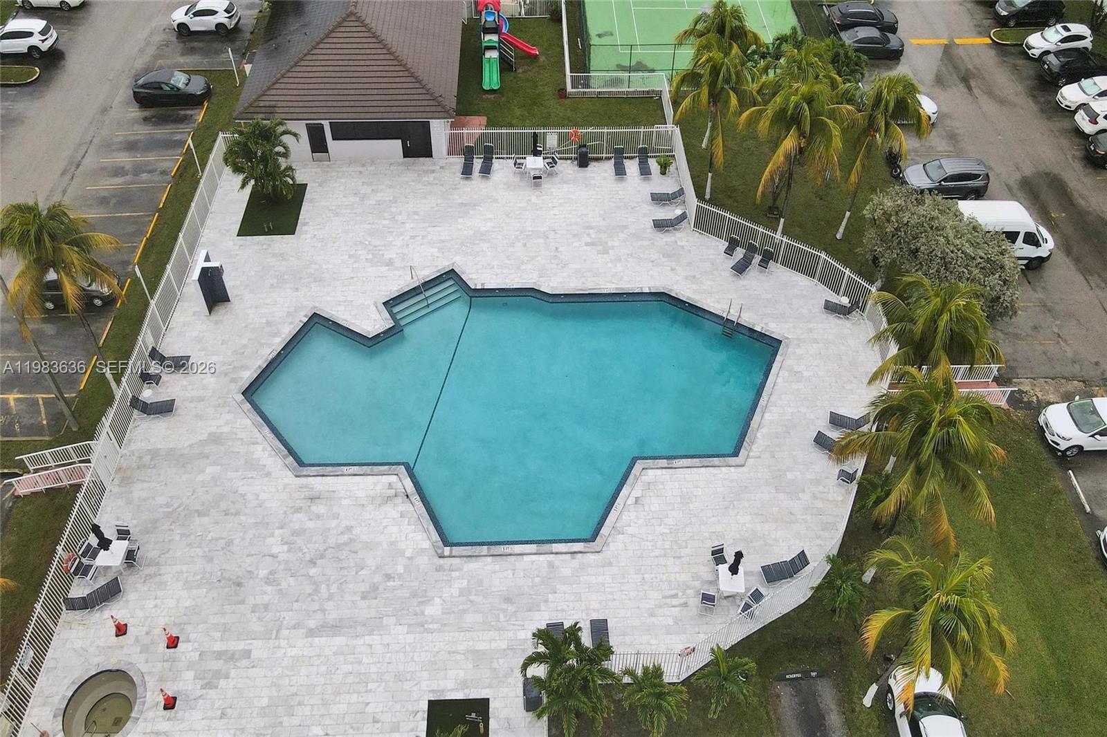 FONTAINEBLEAU GARDENS CON - Residential Lease