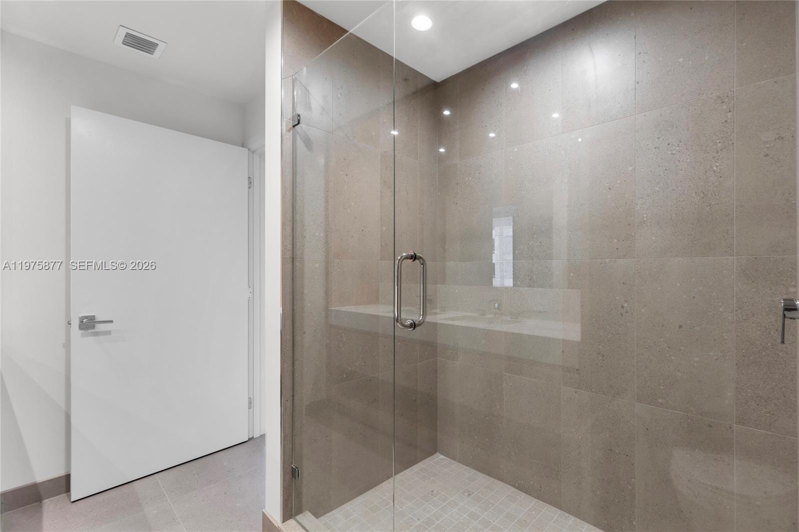 THE CROSBY MIAMI WORLDCENT - Residential