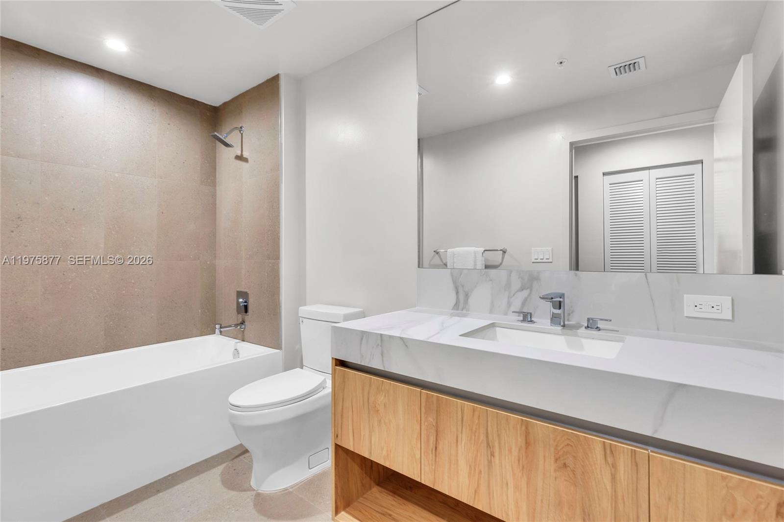 THE CROSBY MIAMI WORLDCENT - Residential