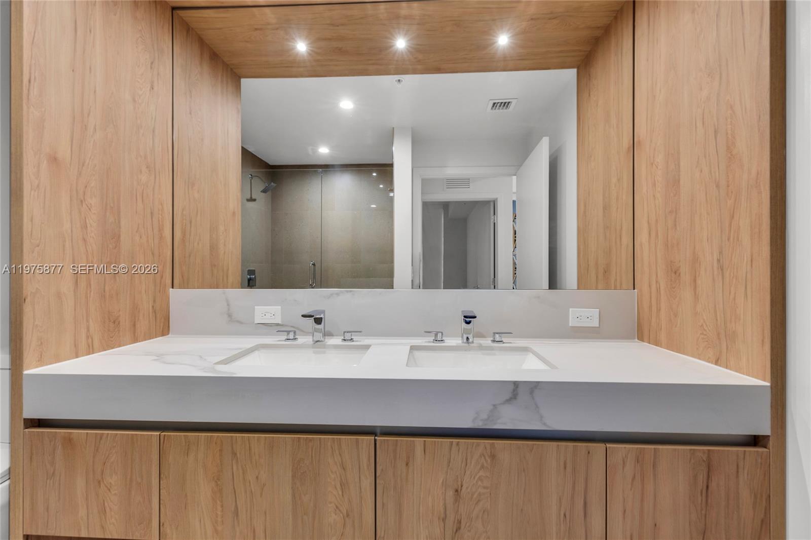 THE CROSBY MIAMI WORLDCENT - Residential