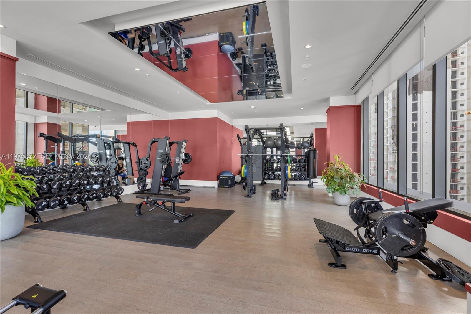 THE CROSBY MIAMI WORLDCENT - Residential