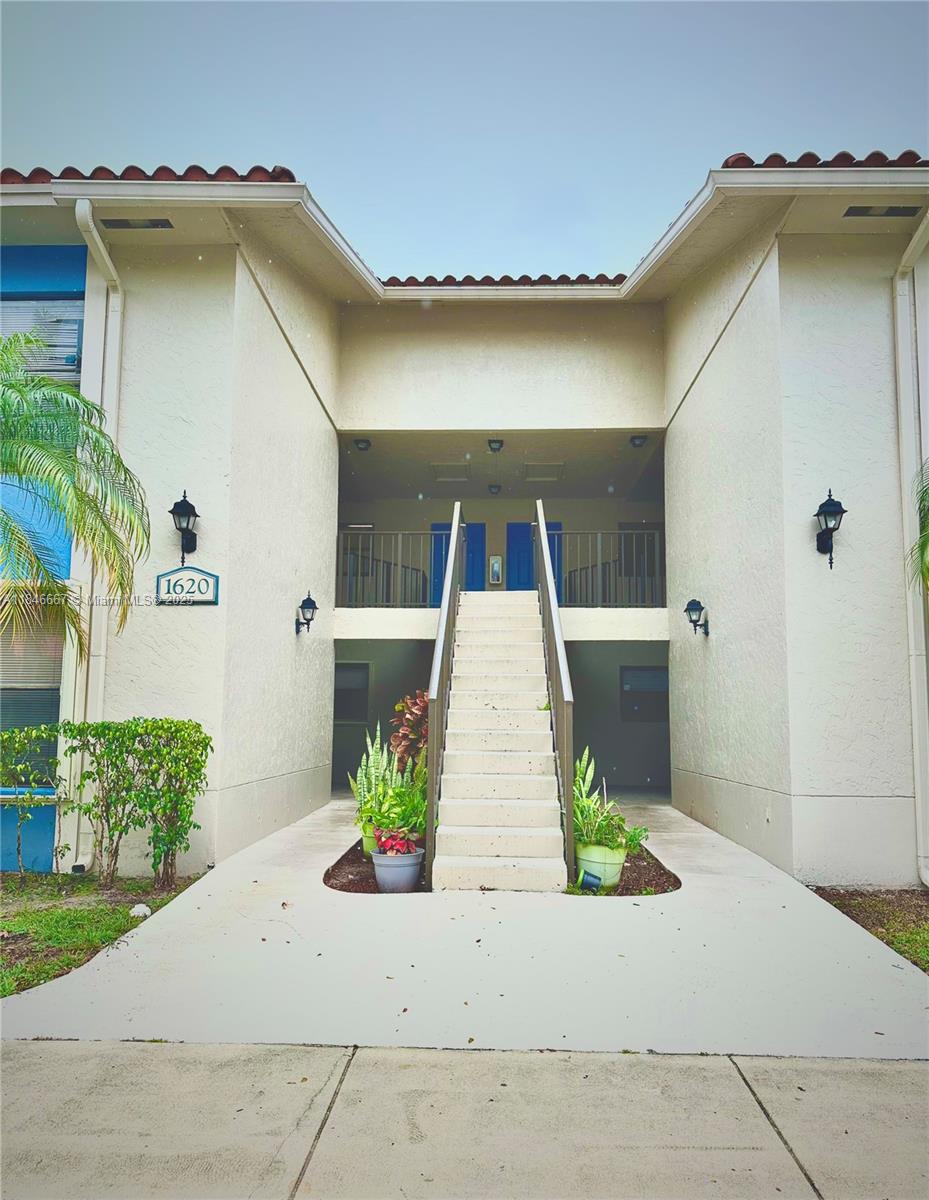 PALM BEACH PLACE CONDO - Residential Lease