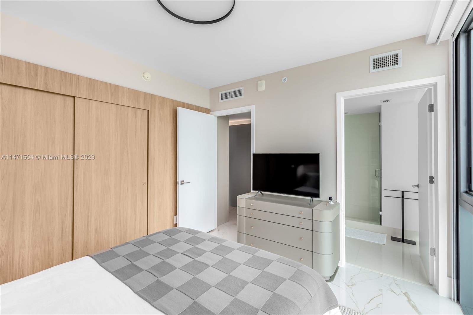 ONE PARAISO CONDO - Residential