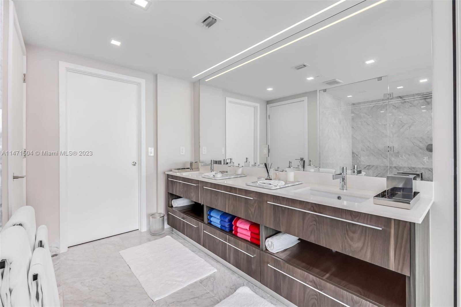 ONE PARAISO CONDO - Residential