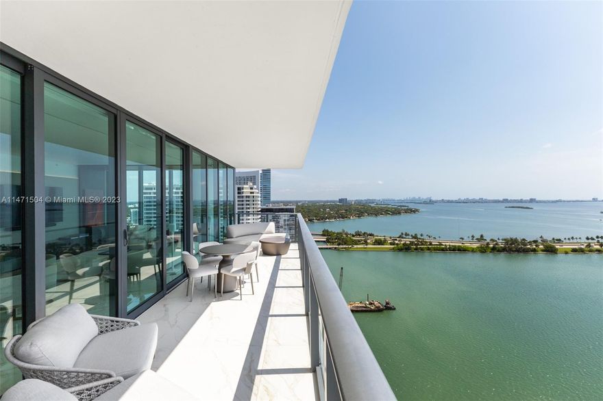 One Paraiso 2406 is a jewel in the skies, and it was crafted with the finest materials and great attention to detail. Everything in this home exudes elegance and inspires well-being, from the meticulously aligned Italian tiles and carefully designed wooden panels to the curated furniture and art. Rarely a home built with such sophistication and care enters the market, and we are excited to deliver it to its new owner soon. Highlights: 3 suites; corner unit with breathtaking water views; turnkey furnished and move-in ready; private elevator lobby; 2 balconies; and 2 assigned parking spaces. Premium materials and design by Artefacto, Mooi Mashmatics, Velum, Baccarat, Trousseau, and Idélli Ambientes. Furniture by Artefacto. Art by Marcelo Kovalev, Leticia Sena and Ignacio Gurruchaga.