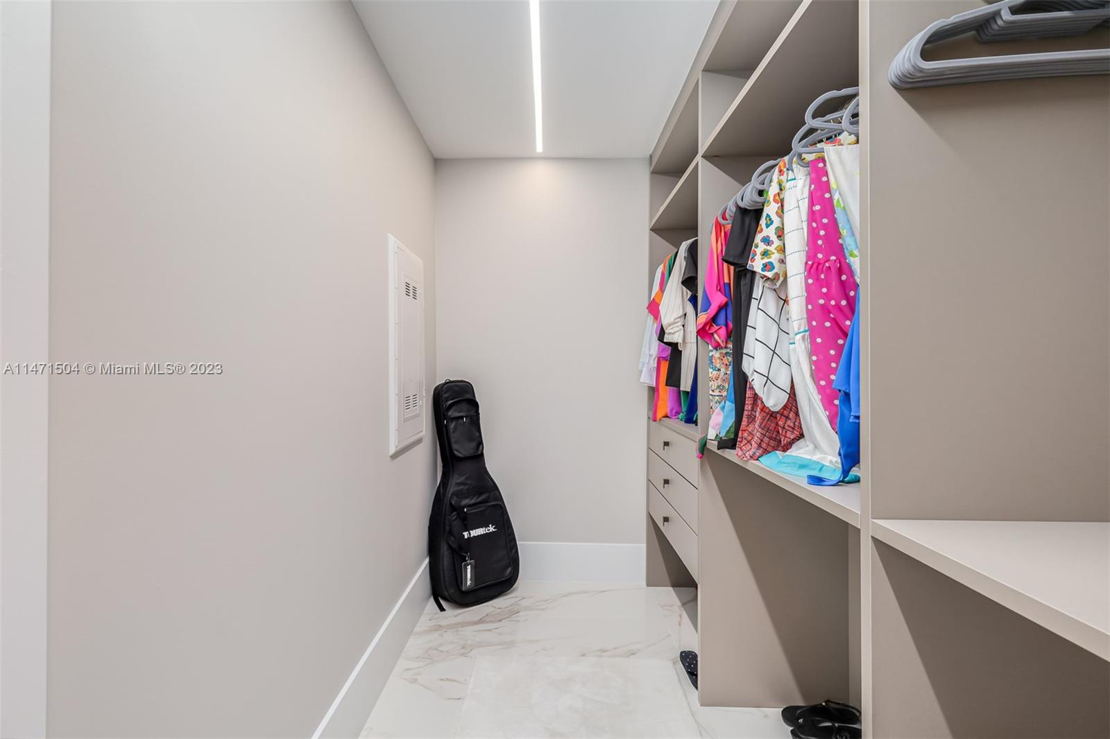 ONE PARAISO CONDO - Residential