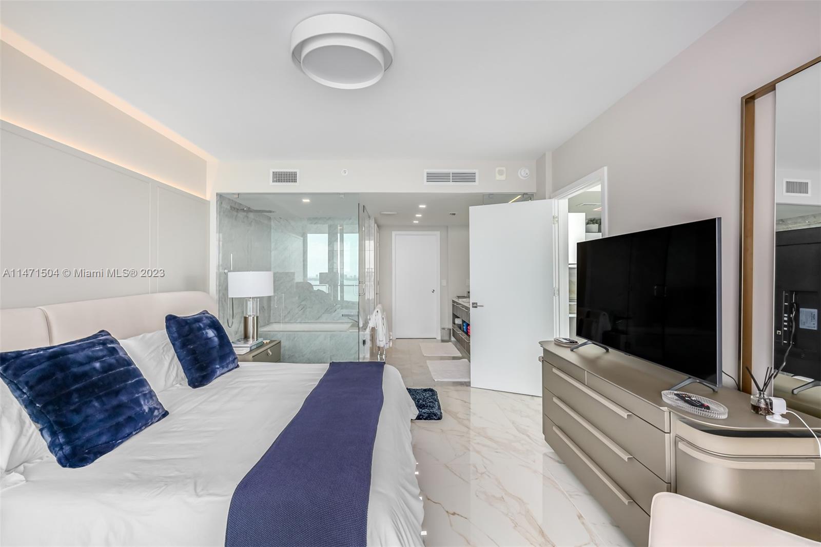 ONE PARAISO CONDO - Residential