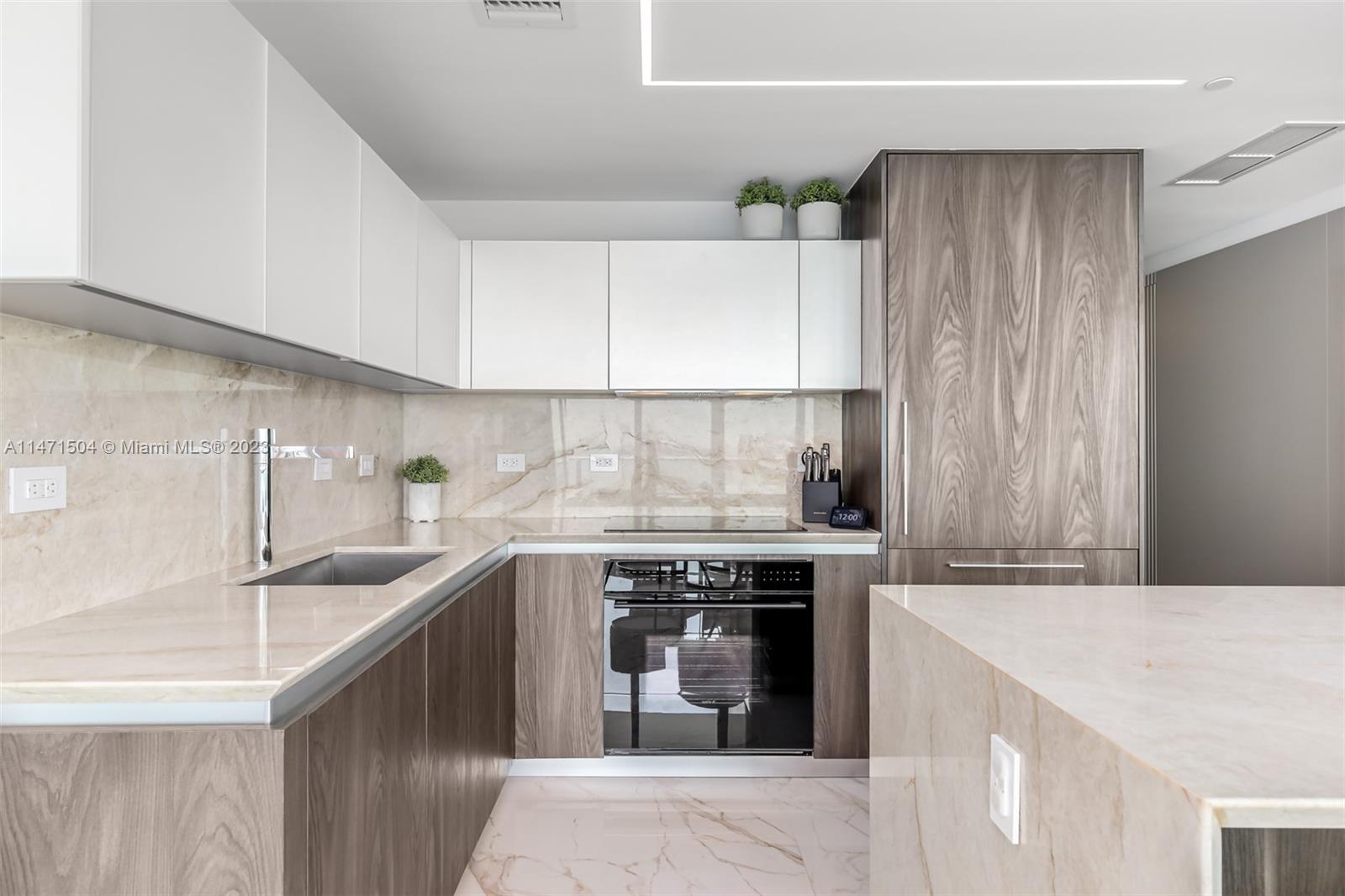 ONE PARAISO CONDO - Residential