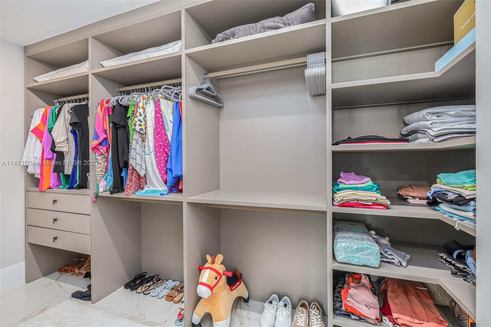 ONE PARAISO CONDO - Residential